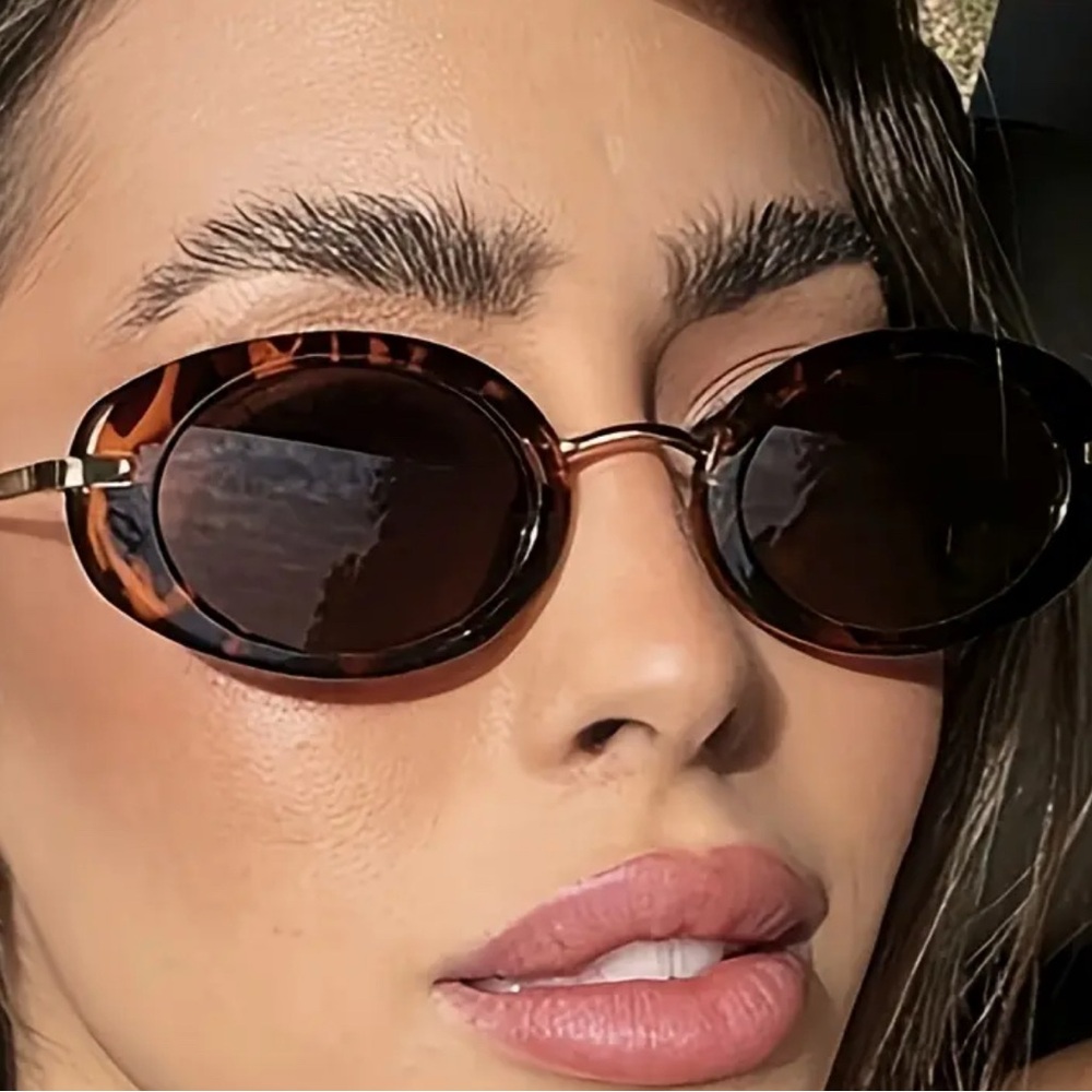 Brown Vintage-Inspired Oval Sunglasses with Metallic Accents